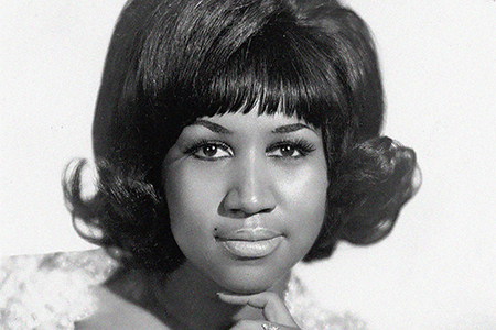 Black and white photo of Aretha Franklin in 1968<