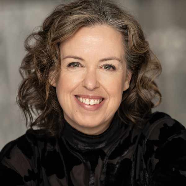 Headshot of Amanda Leigh