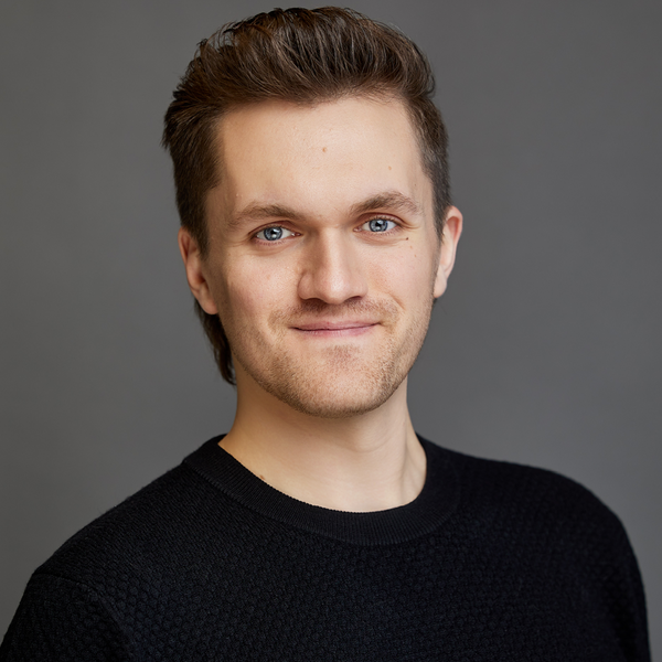 Headshot of Erik Larson