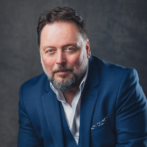 Headshot of Jeremy Webb