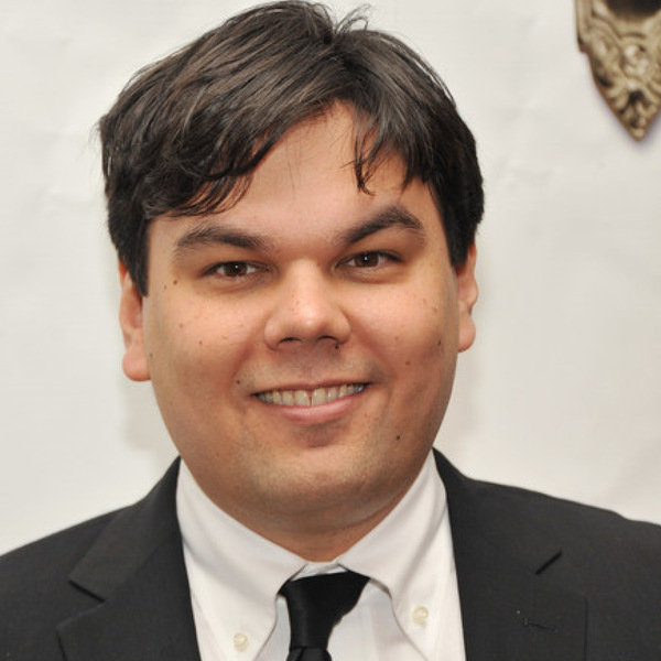 Headshot of Robert Lopez