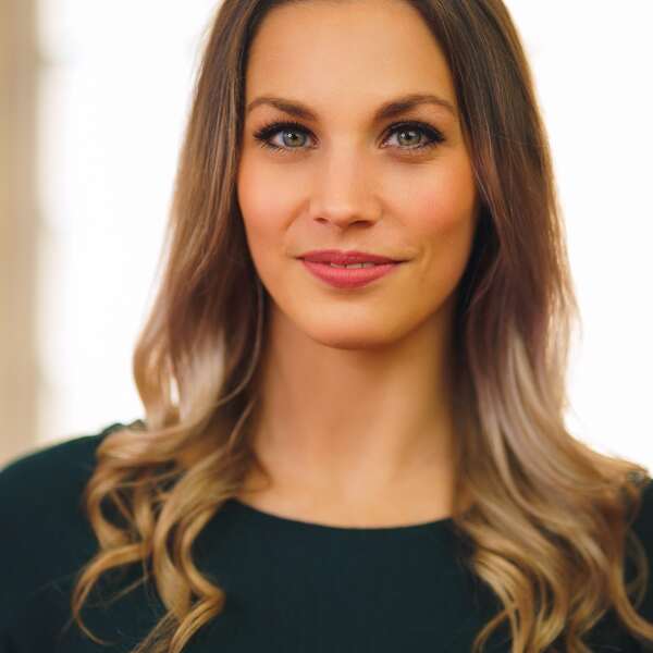 Robyn Esson headshot